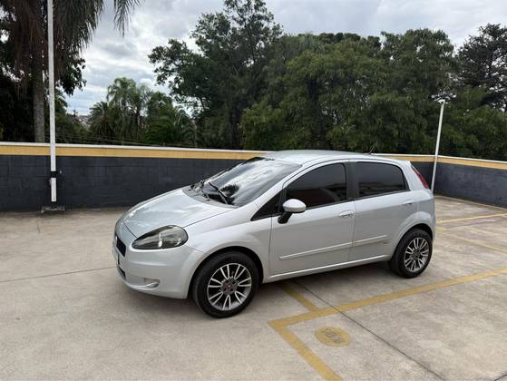 FIAT PUNTO 1.6 ESSENCE 16V FLEX 4P MANUAL
